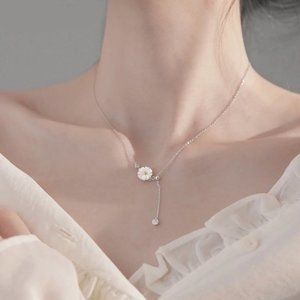 NEW Summer Simple Silver Daisy Necklace
